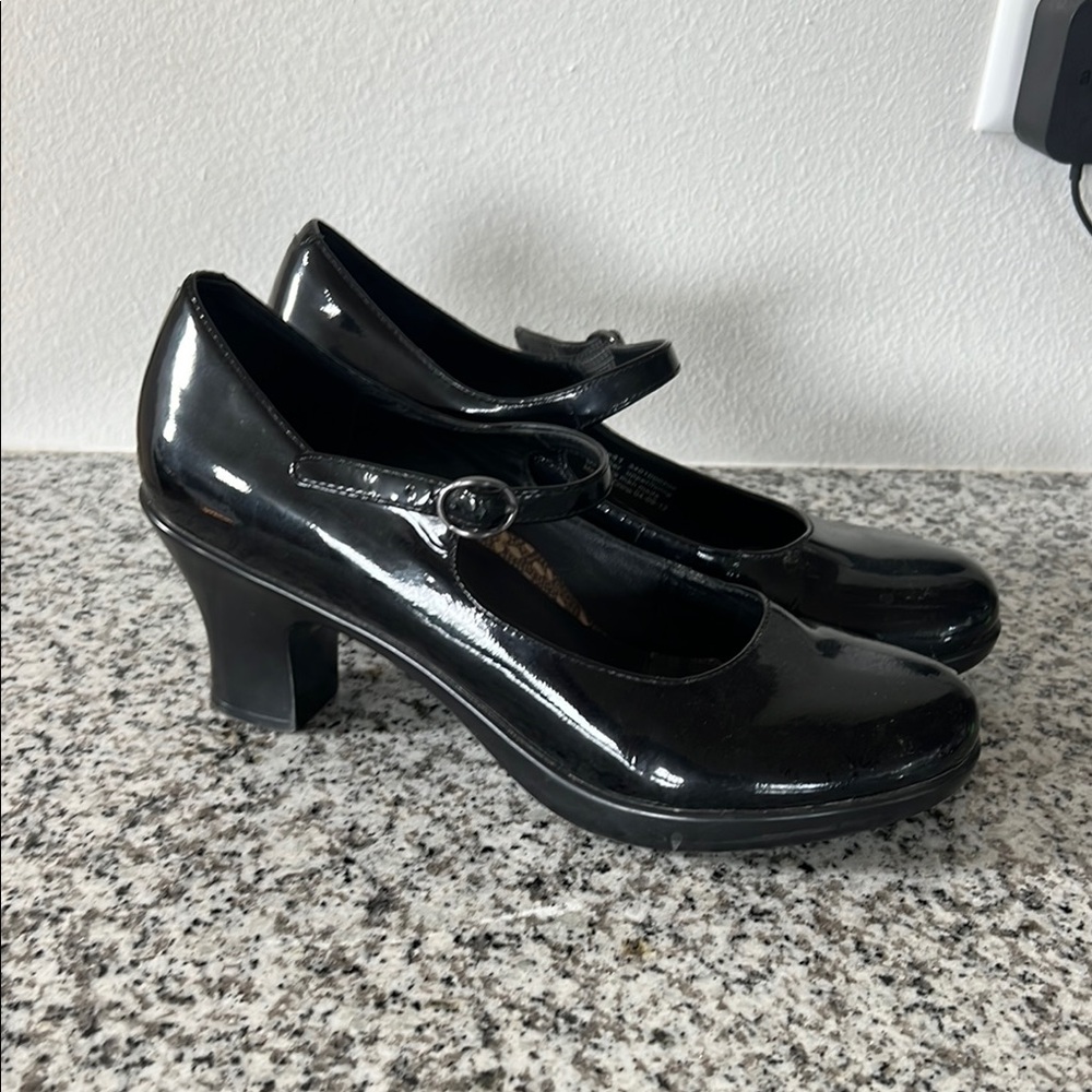 Dansko Black Heels with Patent Leather Finish